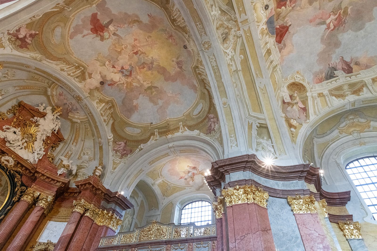 Toronyiránt! – ismerjük meg egy szombati sétán a Szent István-székesegyházat